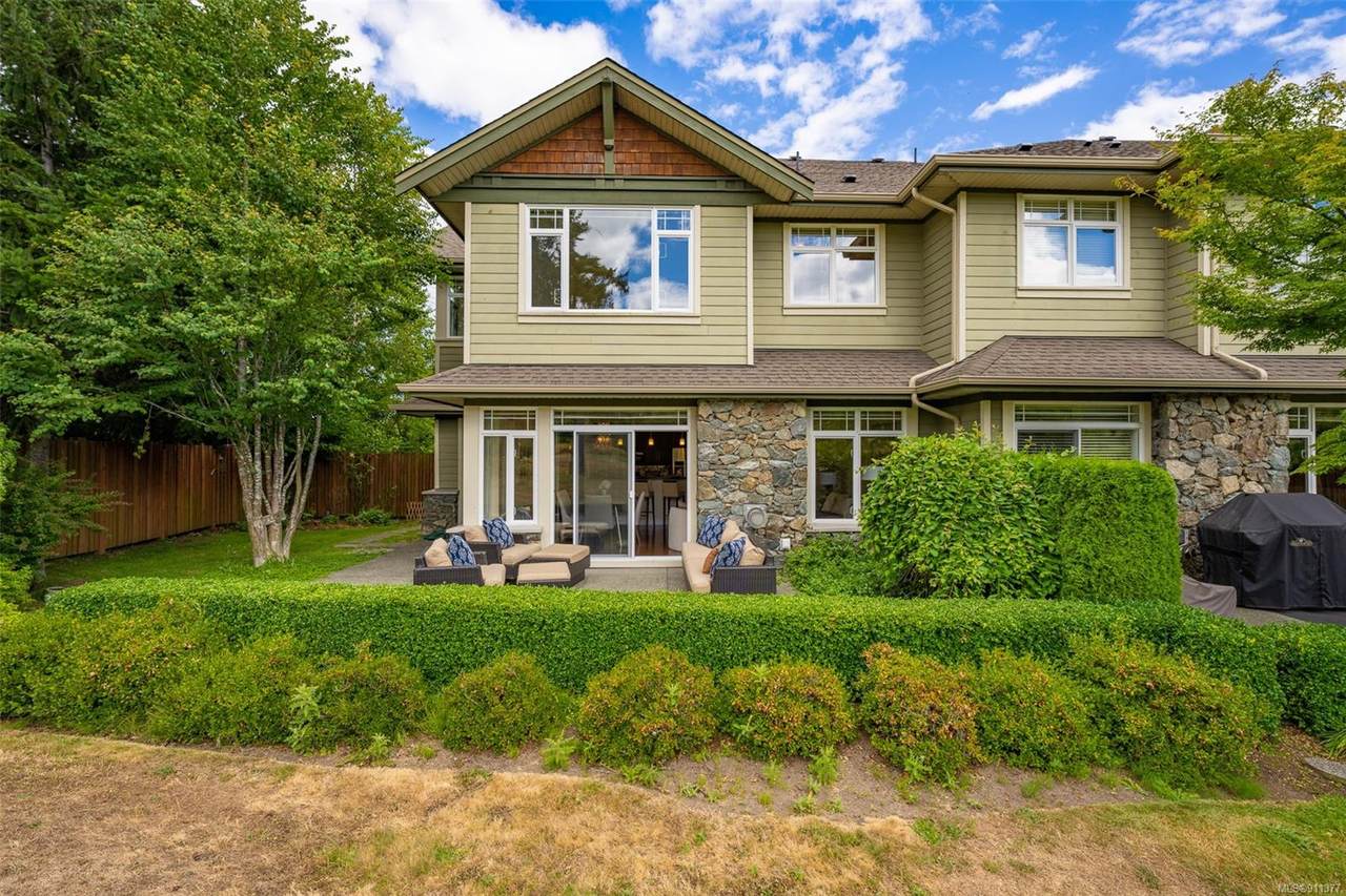 1115 Craigflower Rd - Photo 1