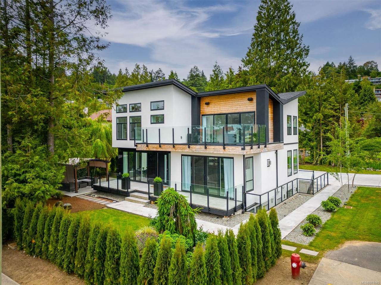 5064 Cordova Bay Rd - Photo 1