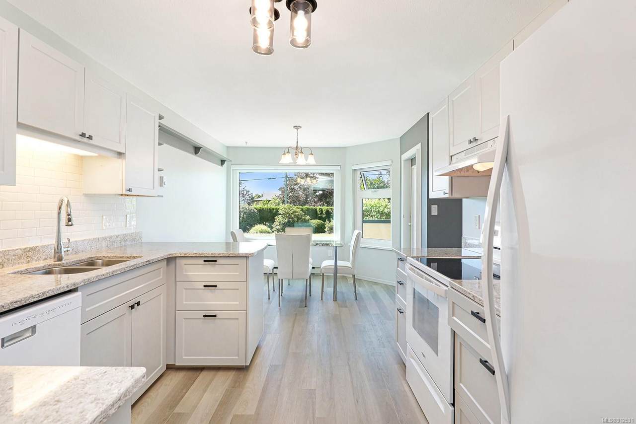 1902 Comox Ave - Photo 1