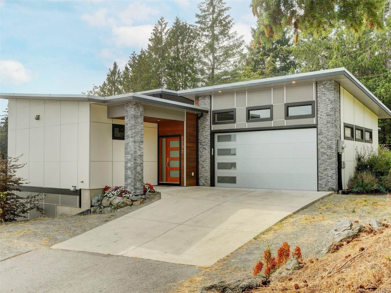 2292 Sangster Rd - Photo 1