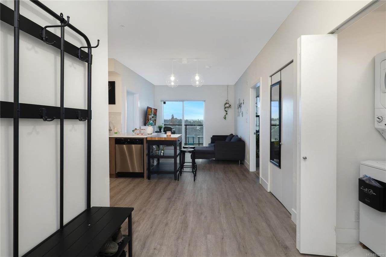 3070 Kilpatrick Ave - Photo 1
