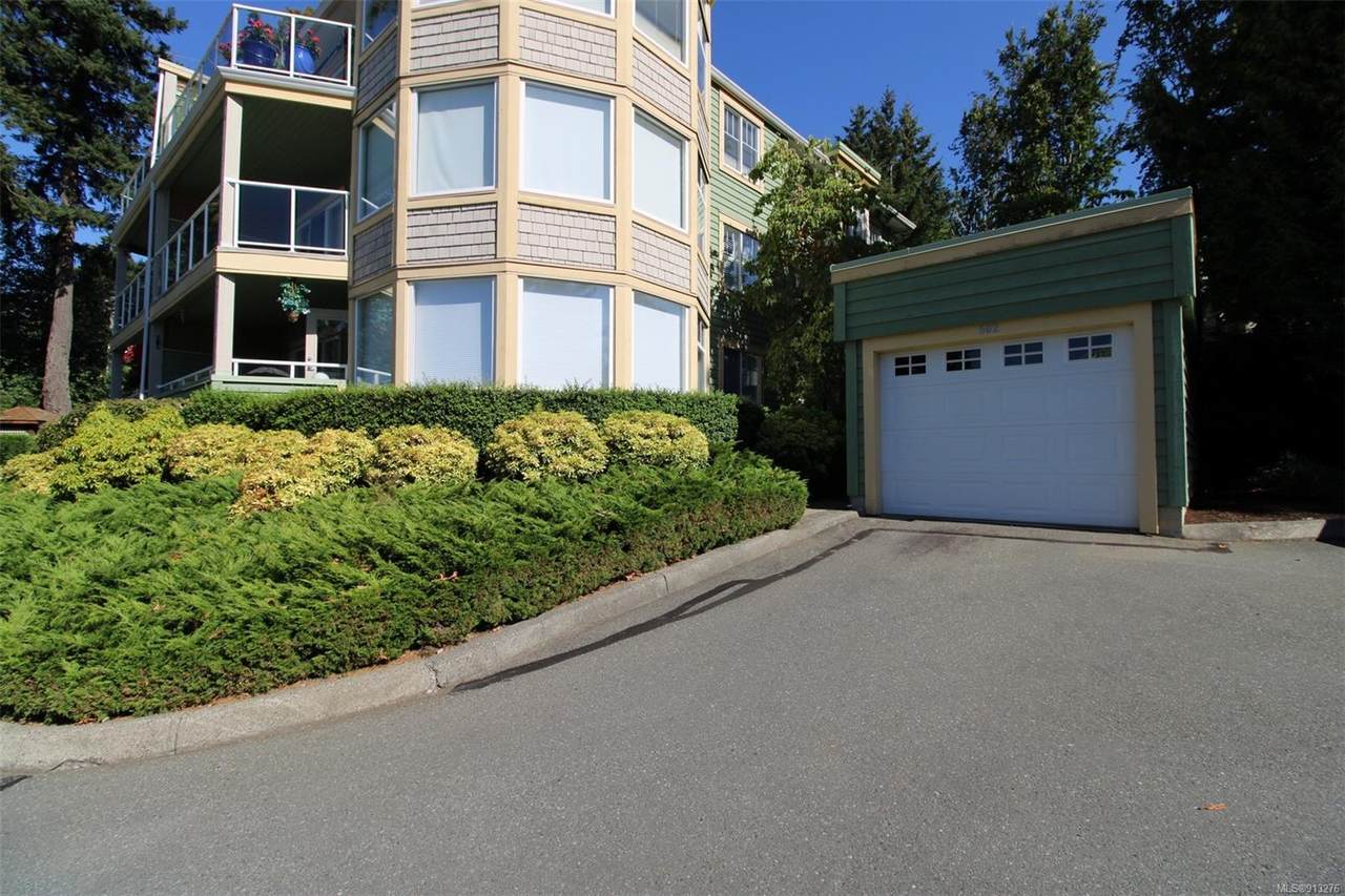2275 Comox Ave - Photo 1
