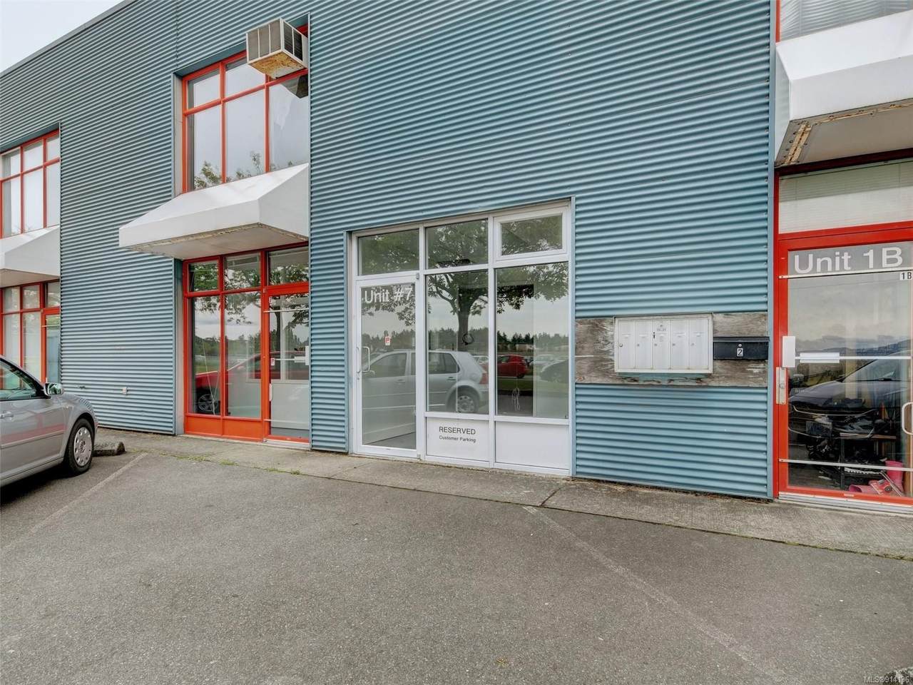 2062 Henry Ave - Photo 1