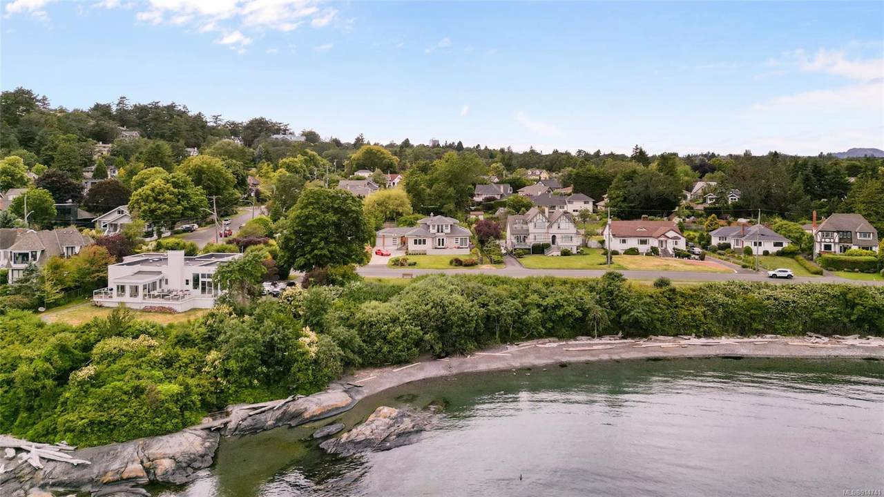 242 Beach Dr - Photo 1