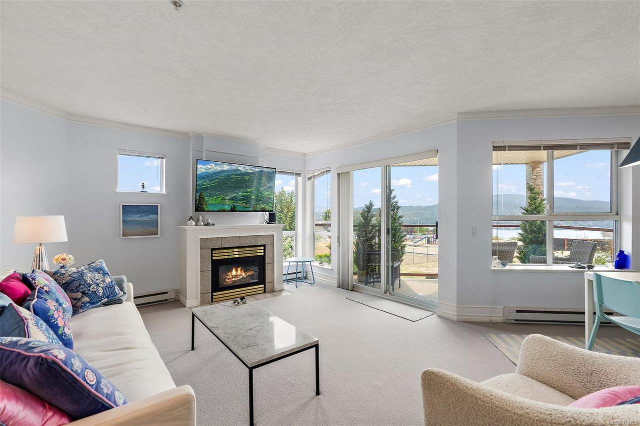 6585 Country Rd - Photo 1