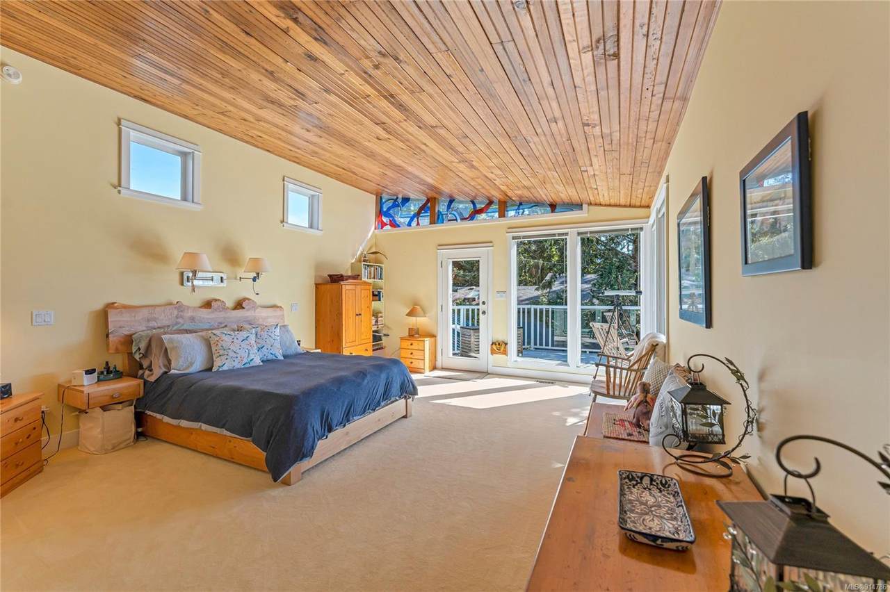 307 View Royal Ave - Photo 1
