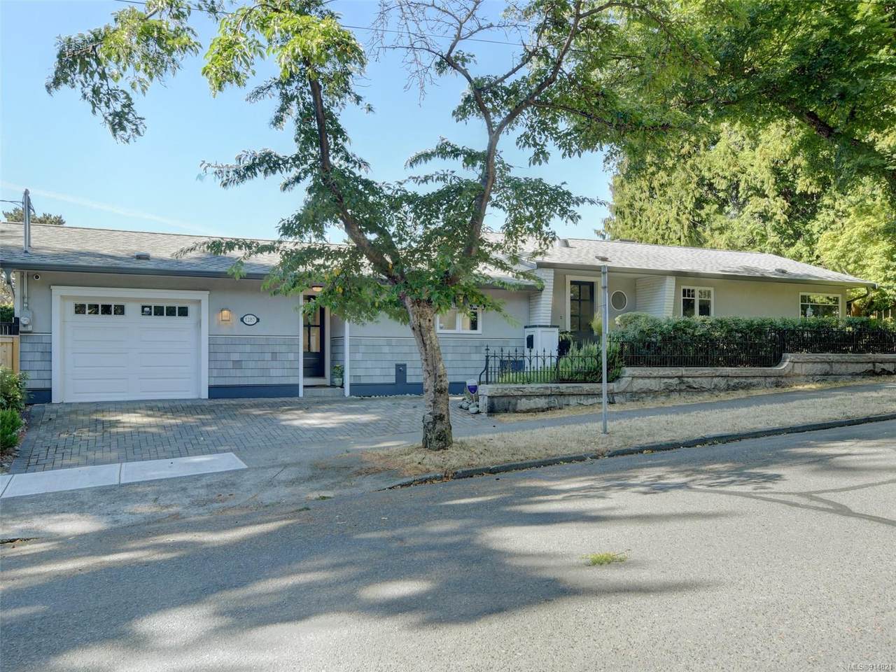 1287 Rockland Ave - Photo 1