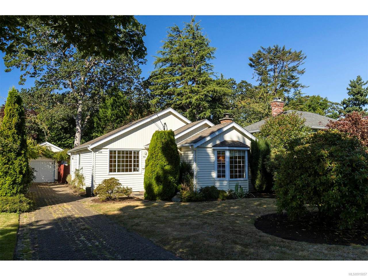 966 Linkleas Ave - Photo 1