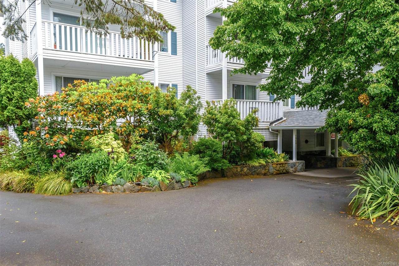 1060 Linden Ave - Photo 1