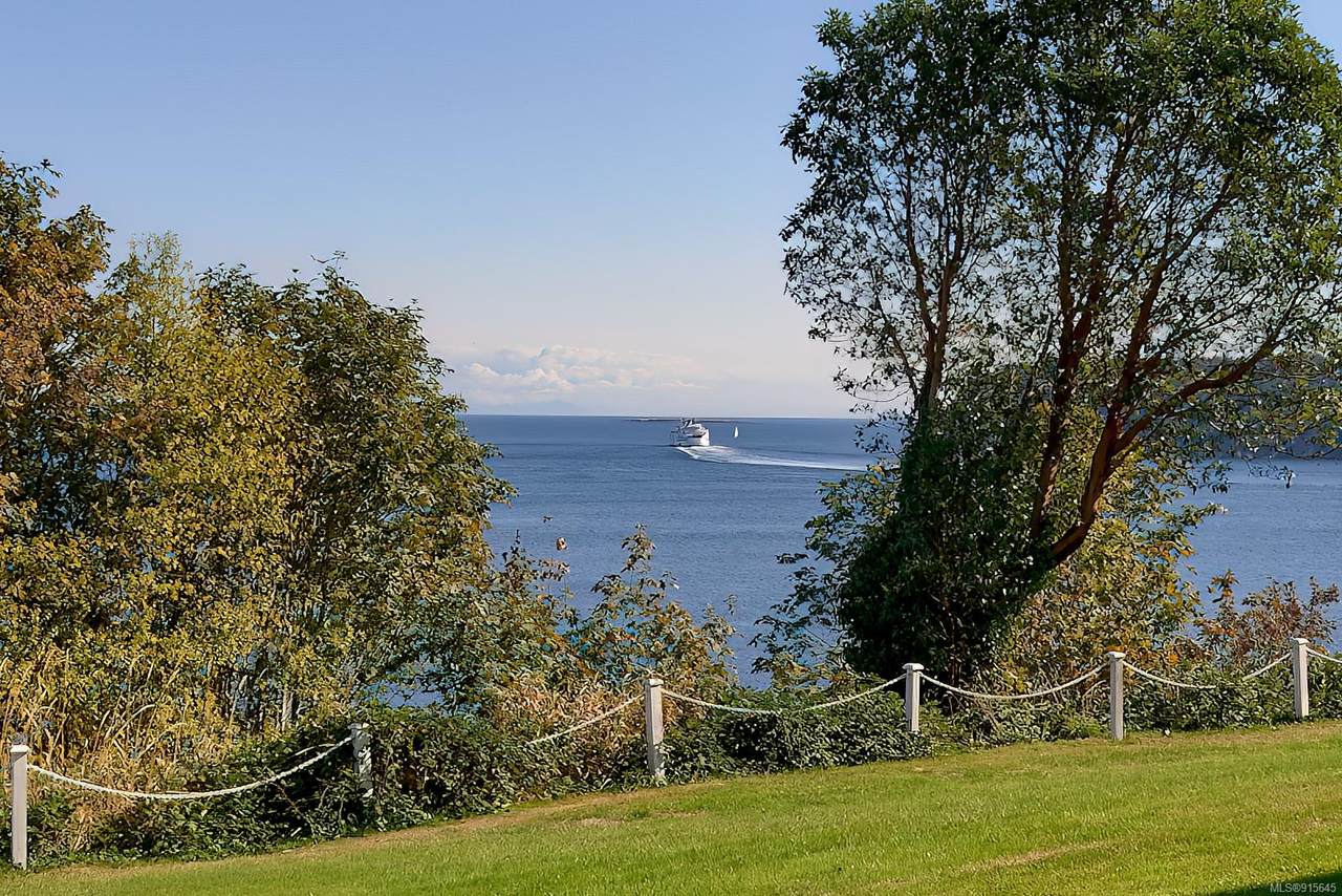 2560 Departure Bay Rd - Photo 1