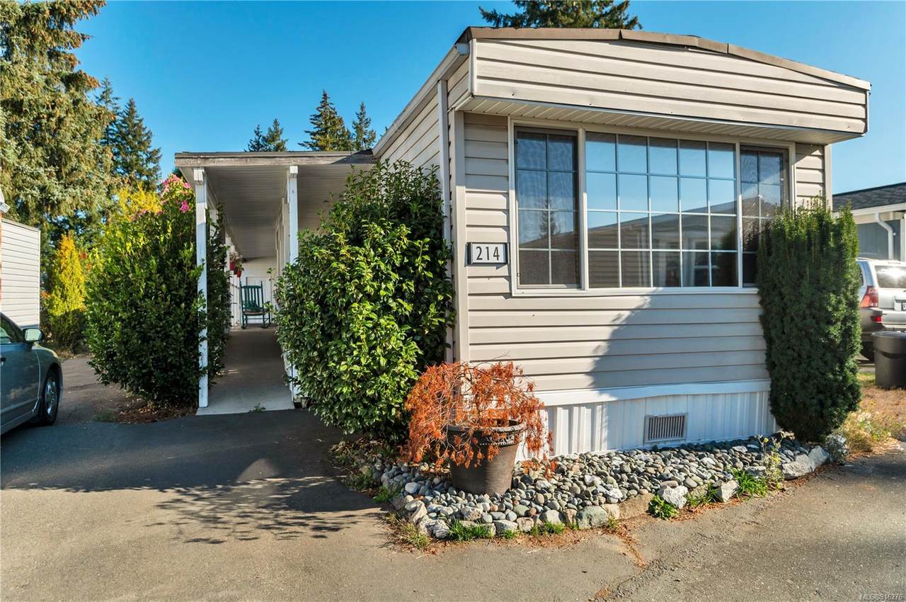 3120 Island Hwy - Photo 1