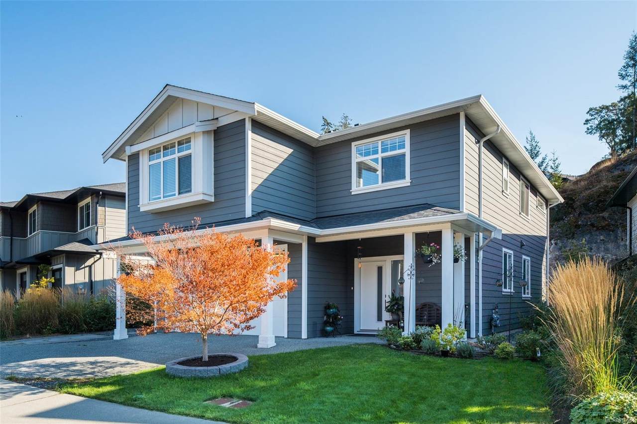 579 Bezanton Way - Photo 1