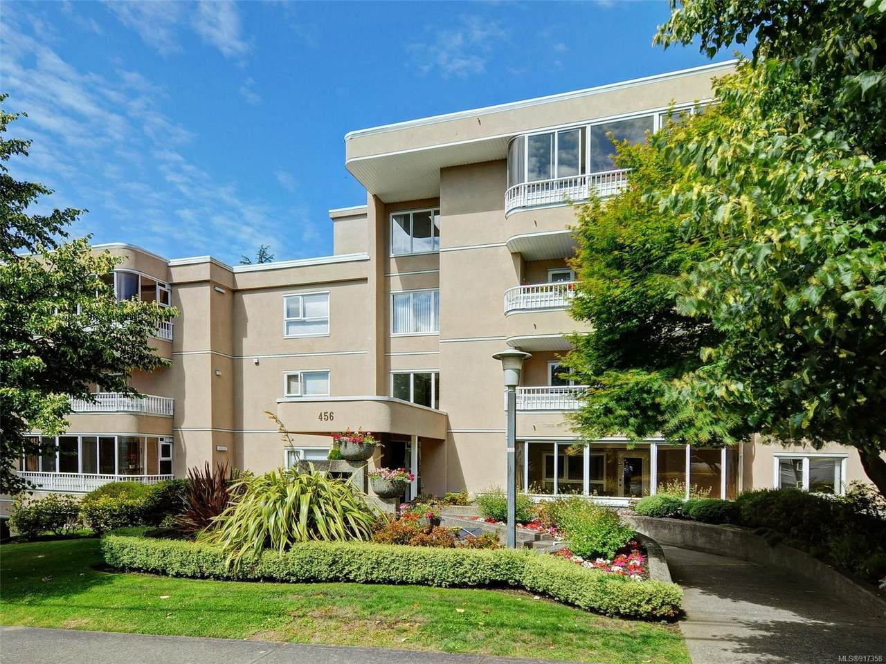 456 Linden Ave - Photo 1