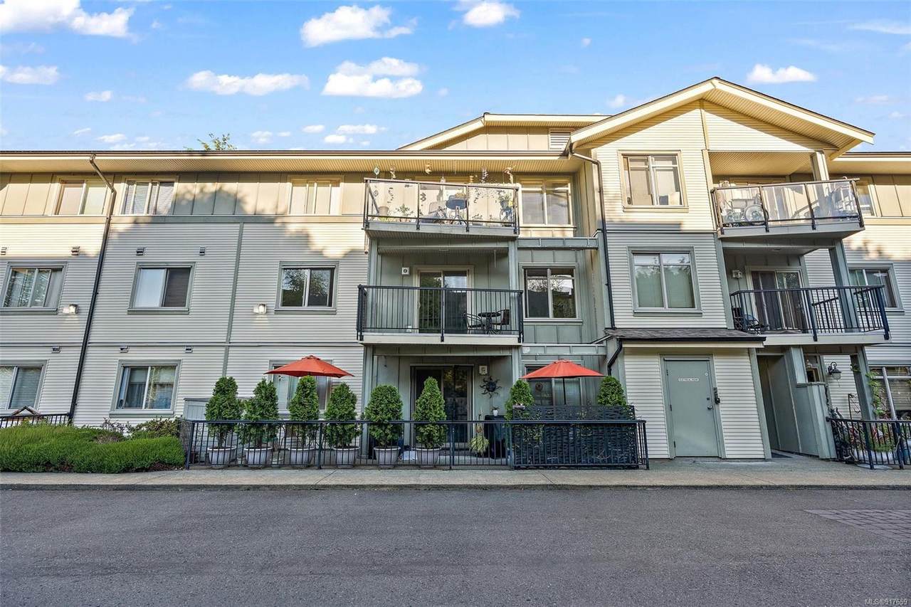 2568 Dingwall St - Photo 1