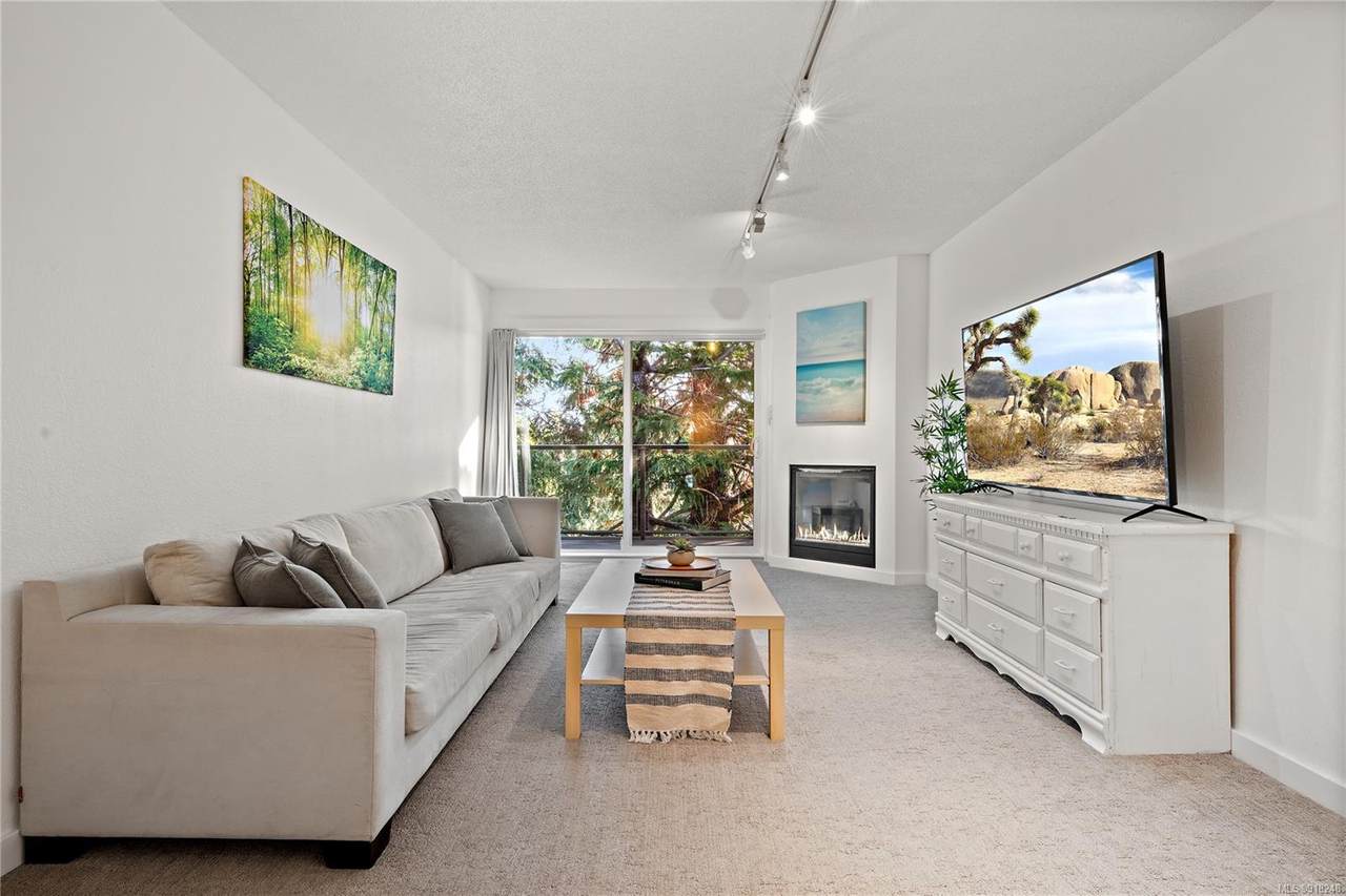 2022 Foul Bay Rd - Photo 1