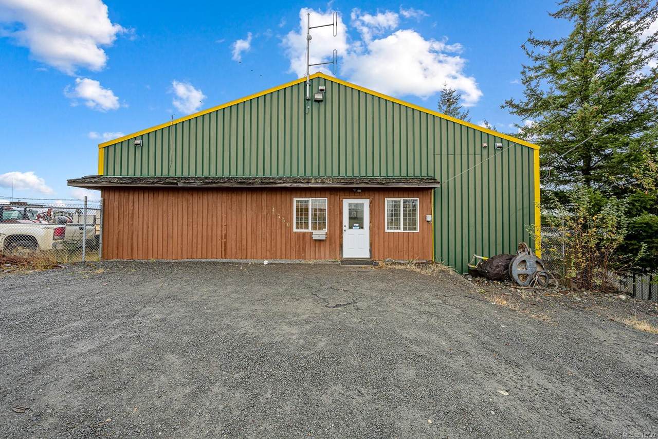 4550 Middle Point Dr - Photo 1