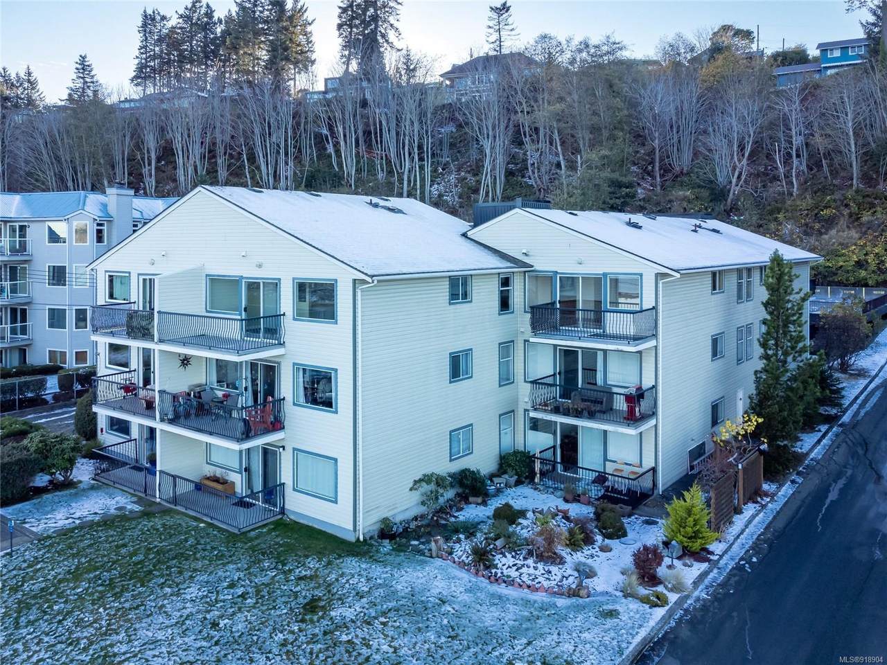 622 Island Hwy - Photo 1