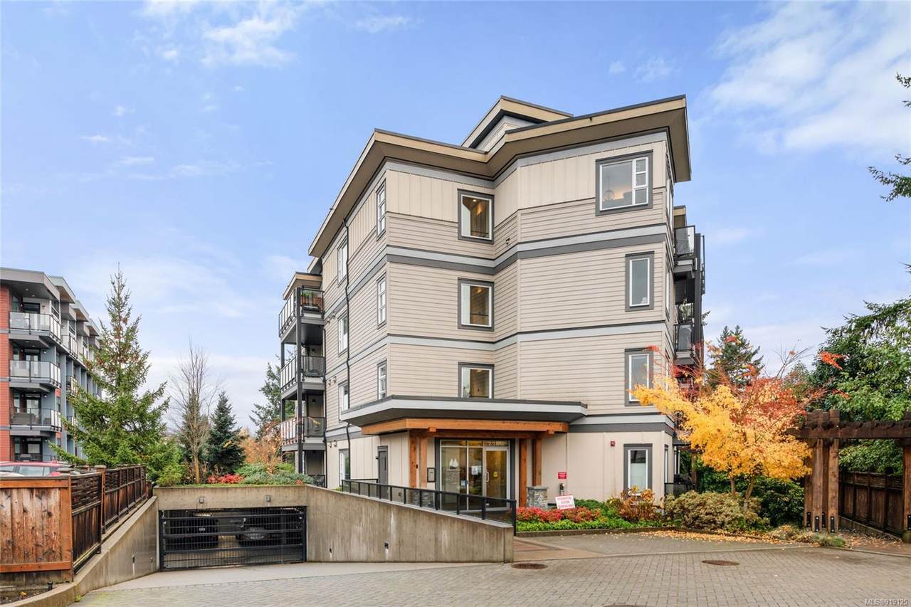 7182 West Saanich Rd - Photo 1