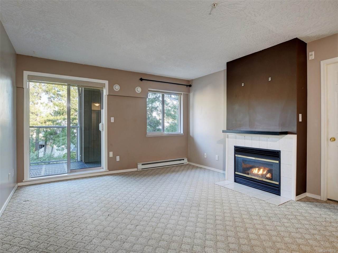 7143 West Saanich Rd - Photo 1