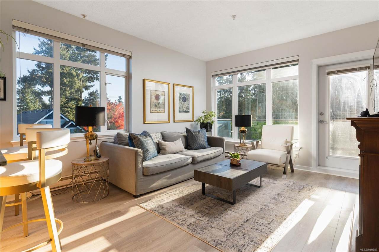 2220 Sooke Rd - Photo 1