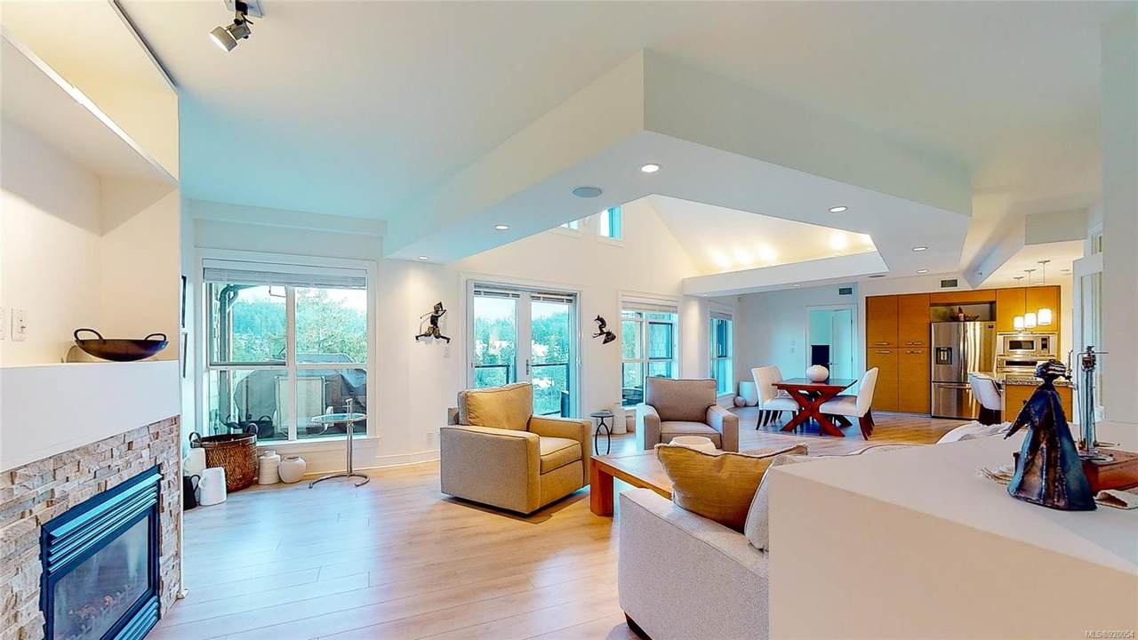 1400 Lynburne Pl - Photo 1