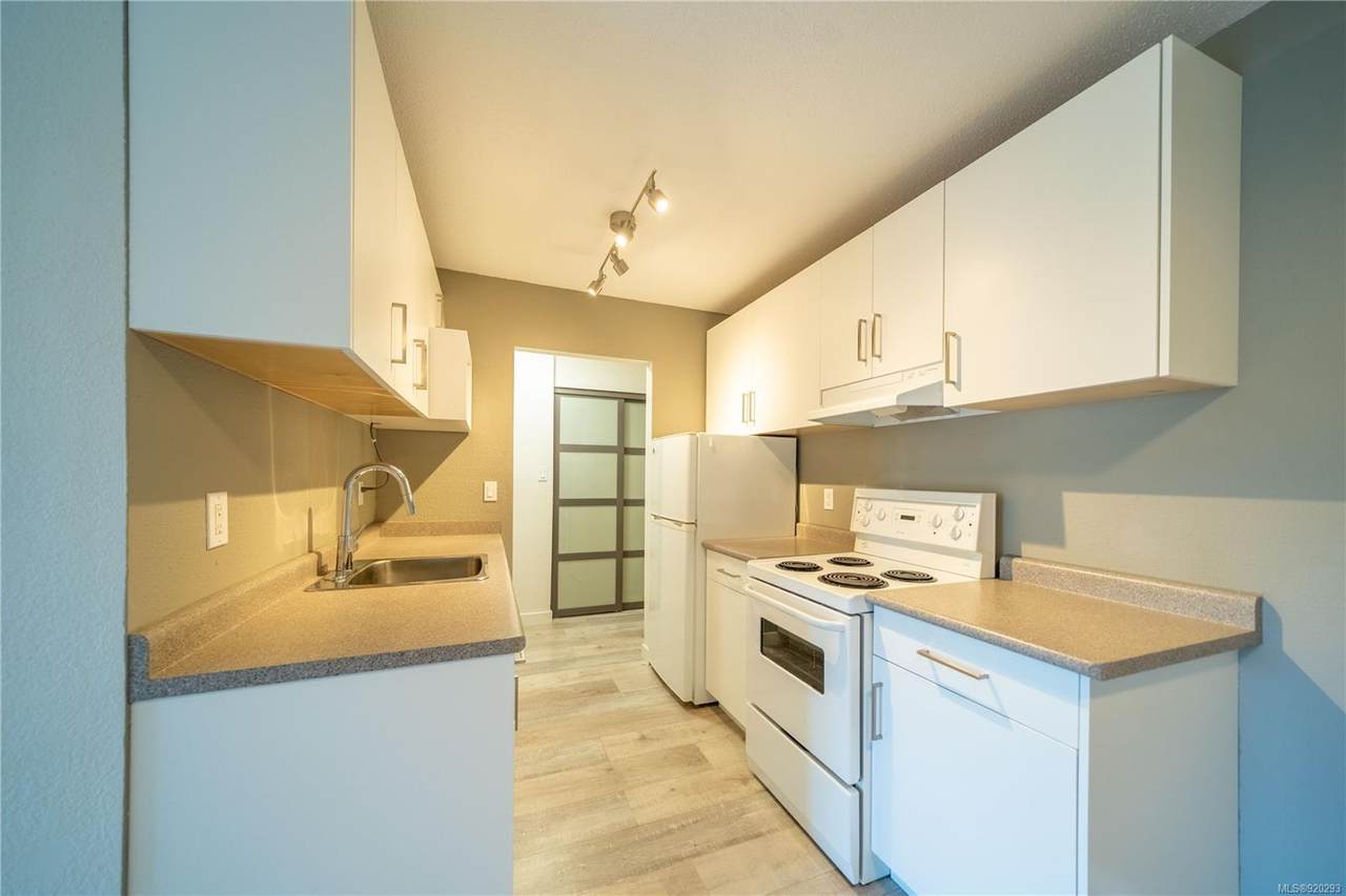 3040 Pine St - Photo 1