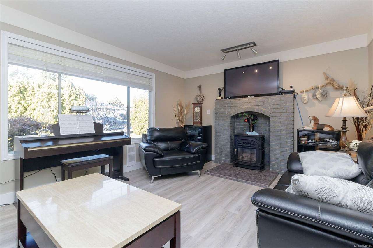3223 Wishart Rd - Photo 1
