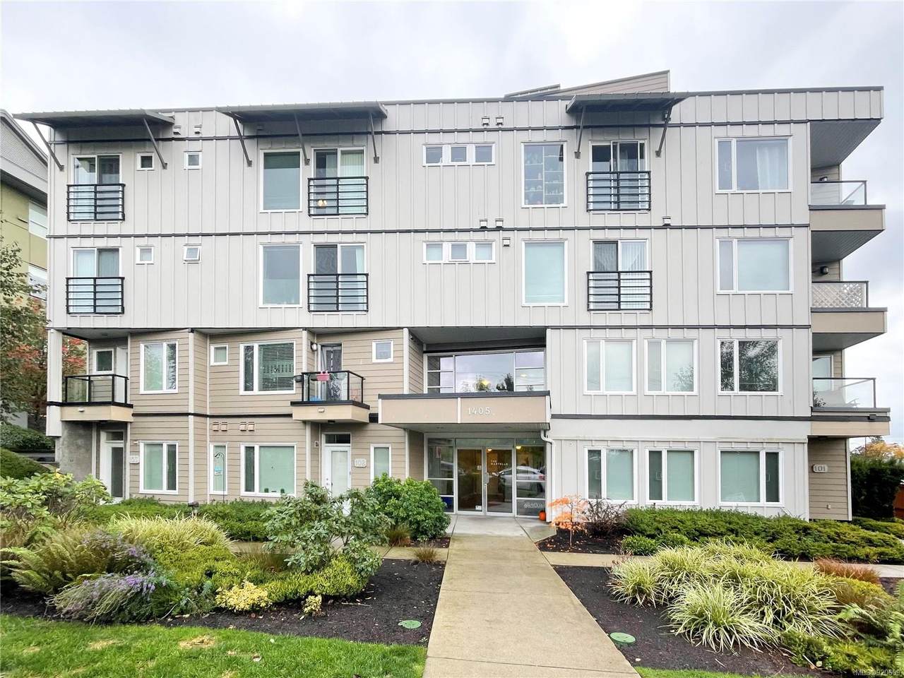 1405 Esquimalt Rd - Photo 1