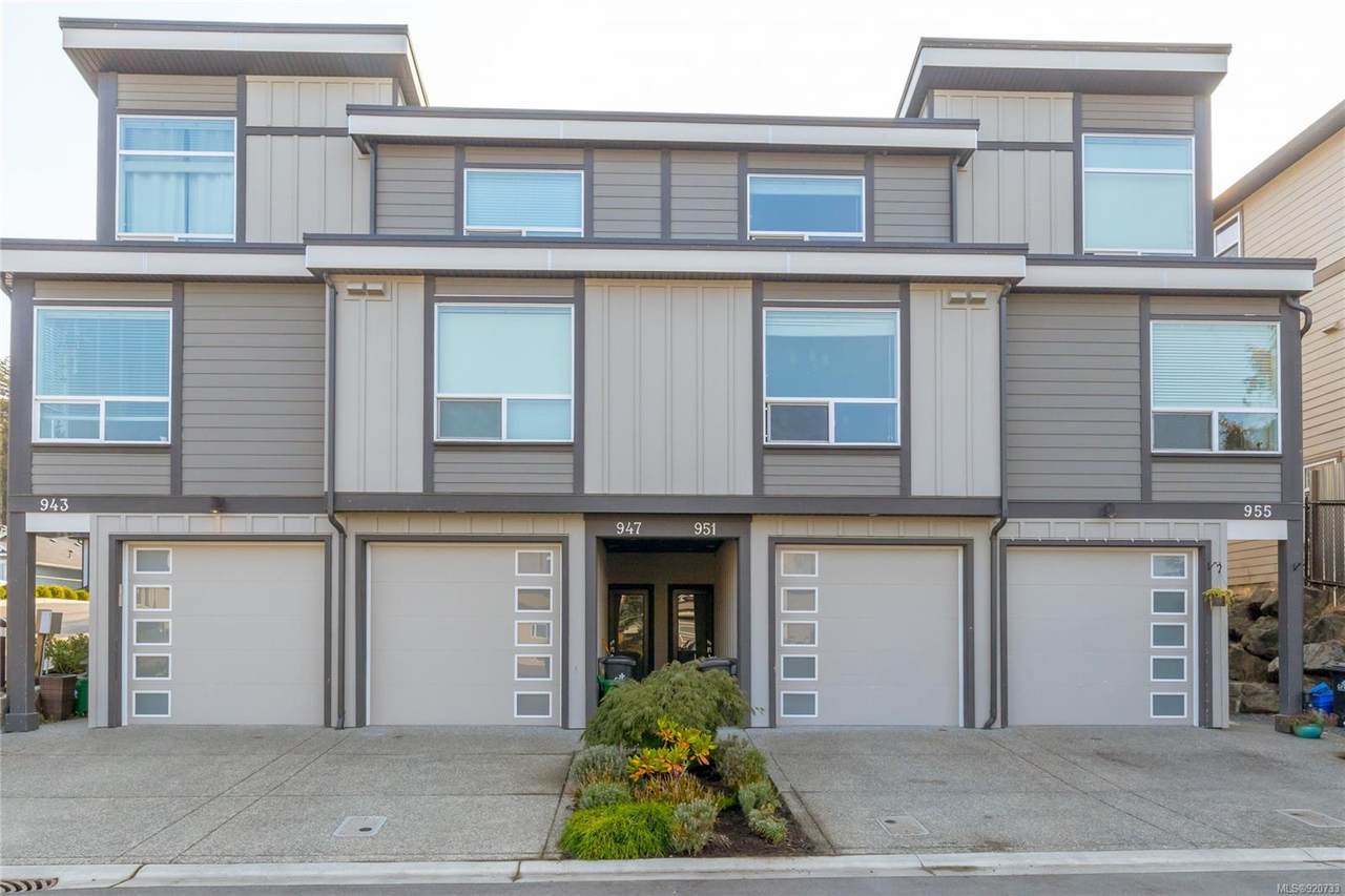 947 Warbler Close - Photo 1