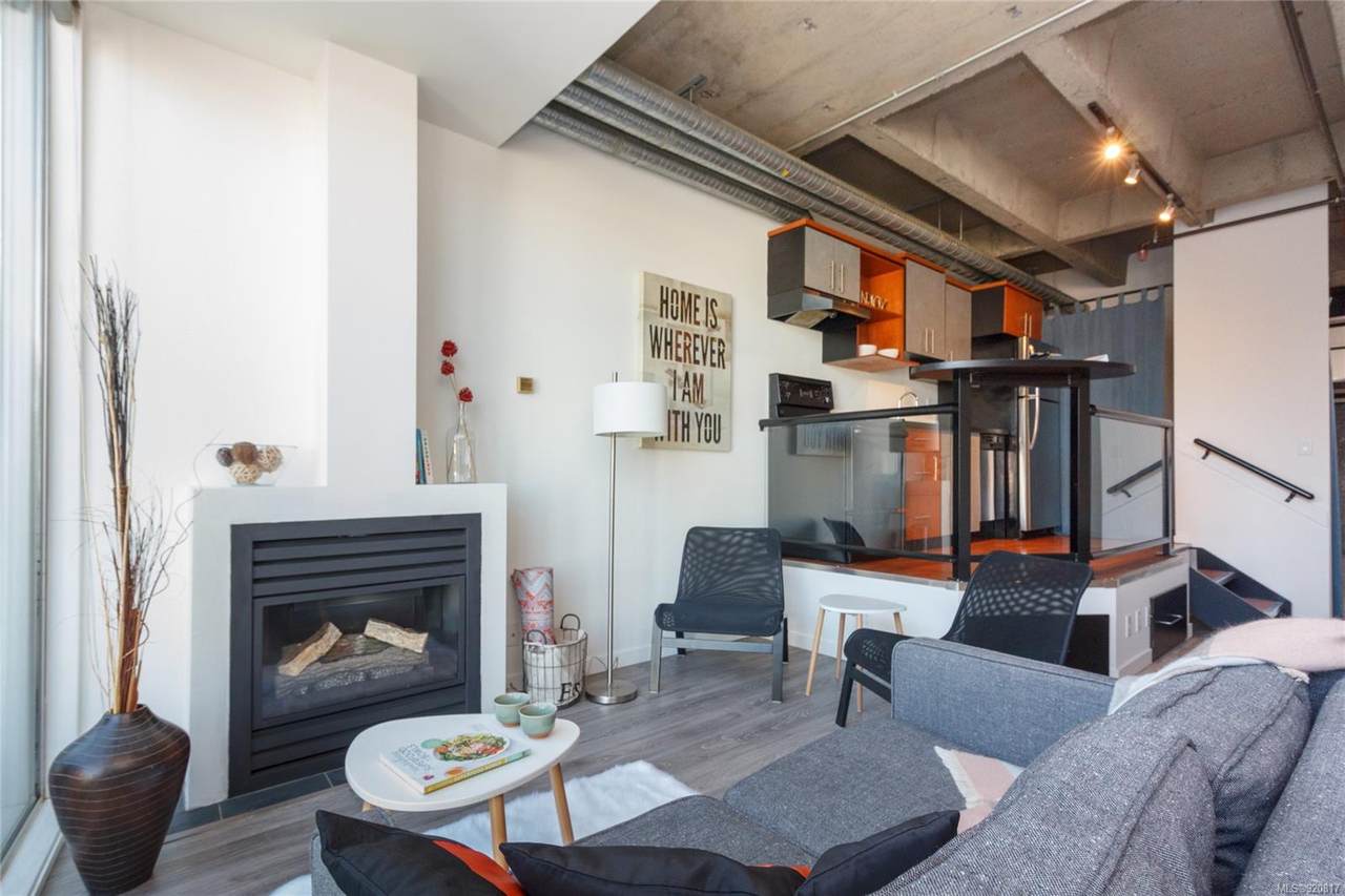 1061 Fort St - Photo 1