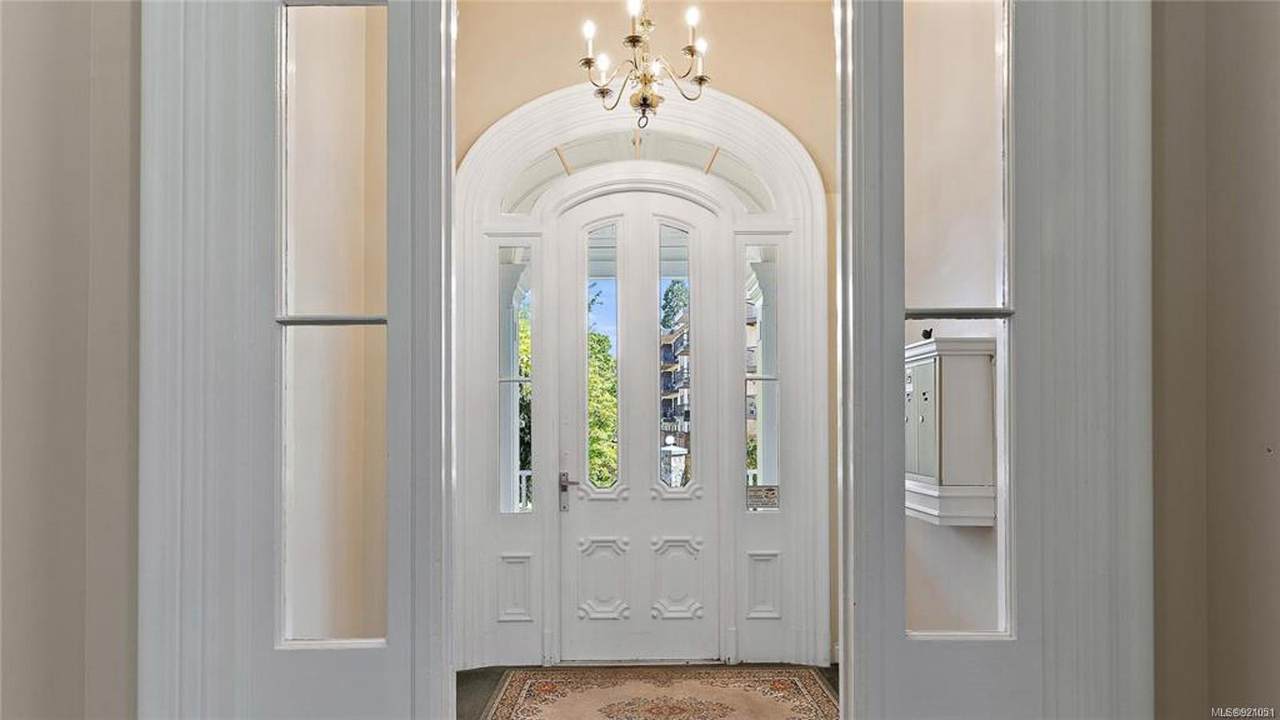 137 Gorge Rd - Photo 1