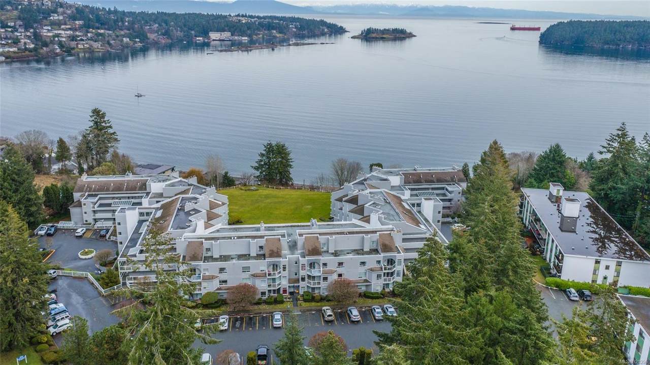 2562 Departure Bay Rd - Photo 1
