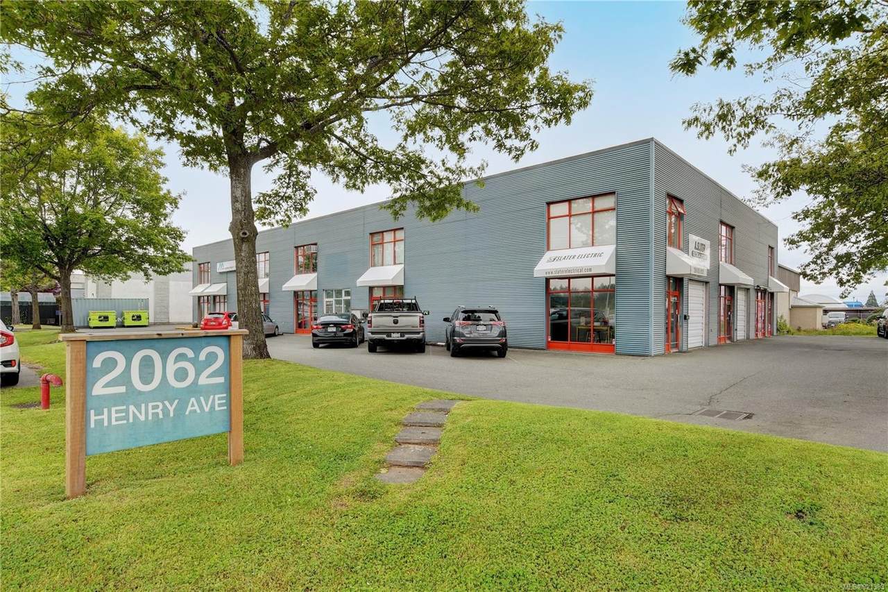 2062 Henry Ave - Photo 1