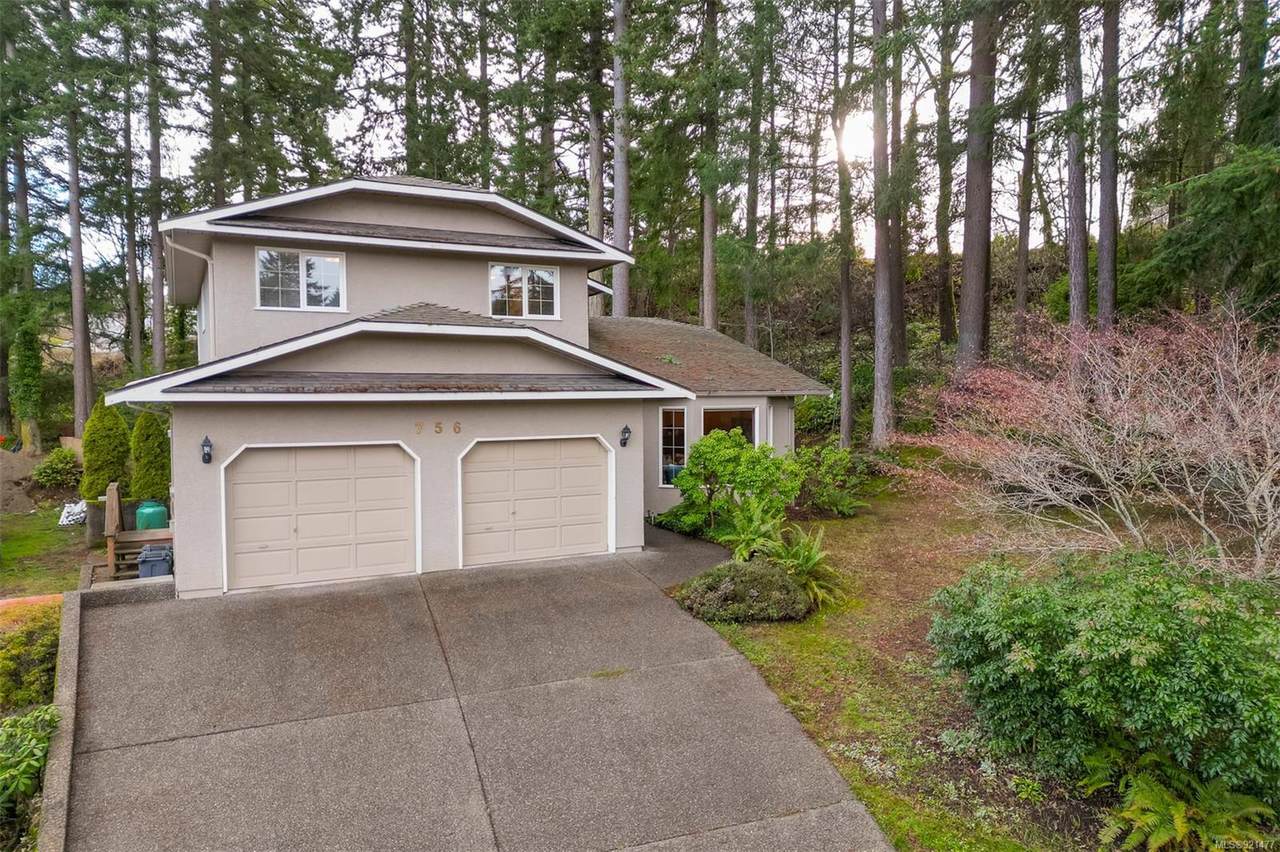 756 Menawood Pl - Photo 1