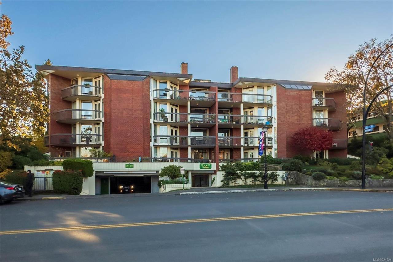 2119 Oak Bay Ave - Photo 1