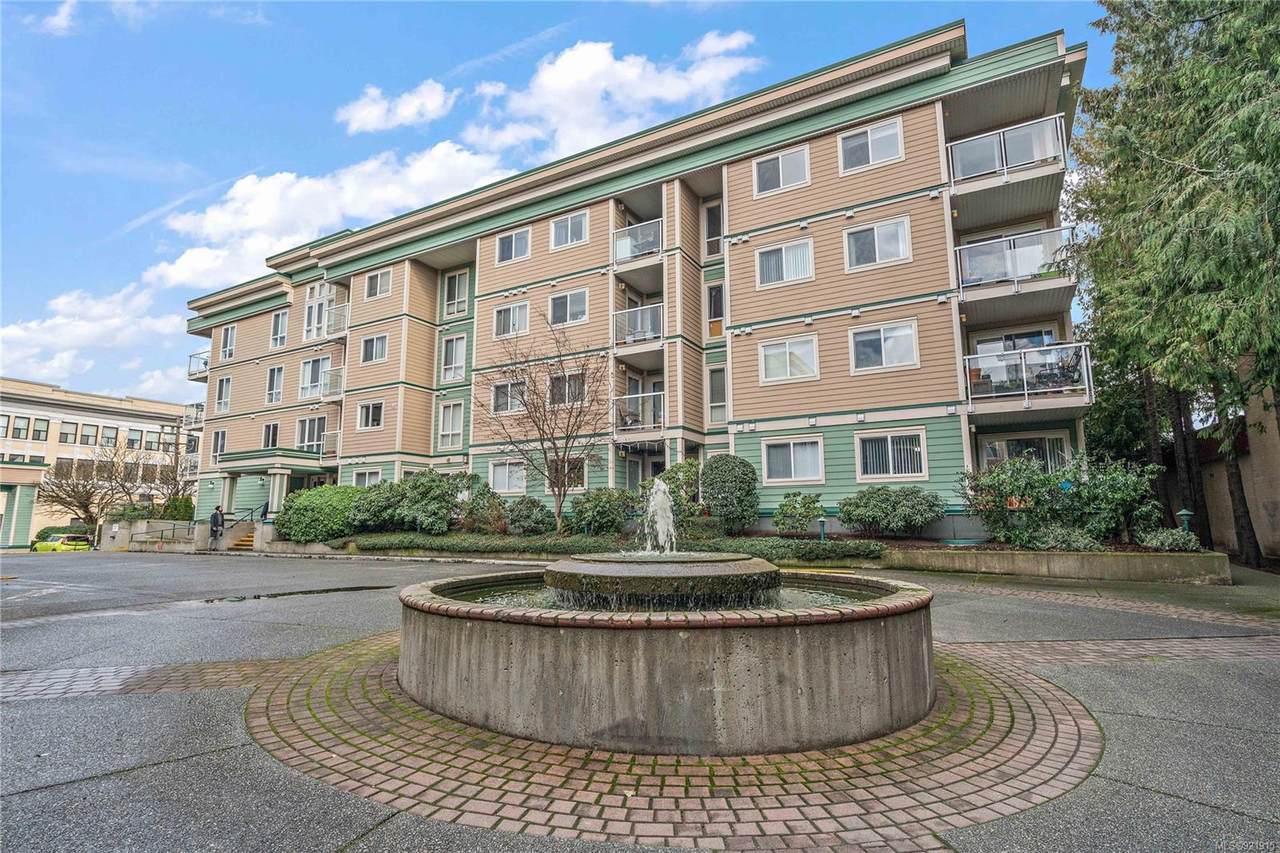 689 Bay St - Photo 1