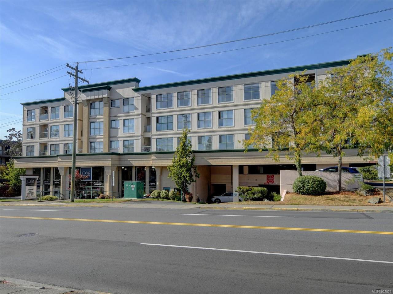 3460 Quadra St - Photo 1