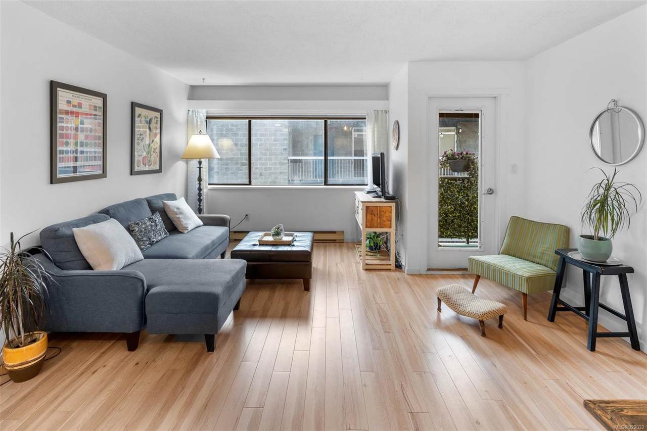 2747 Quadra St - Photo 1
