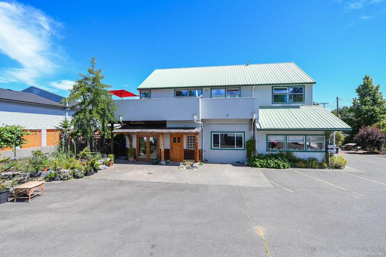 2328 Rosewall Cres - Photo 1