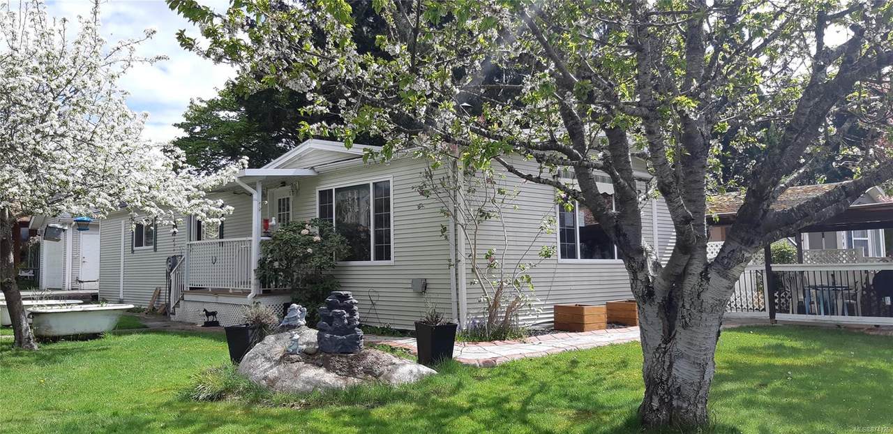 2153 Stadacona Dr - Photo 1