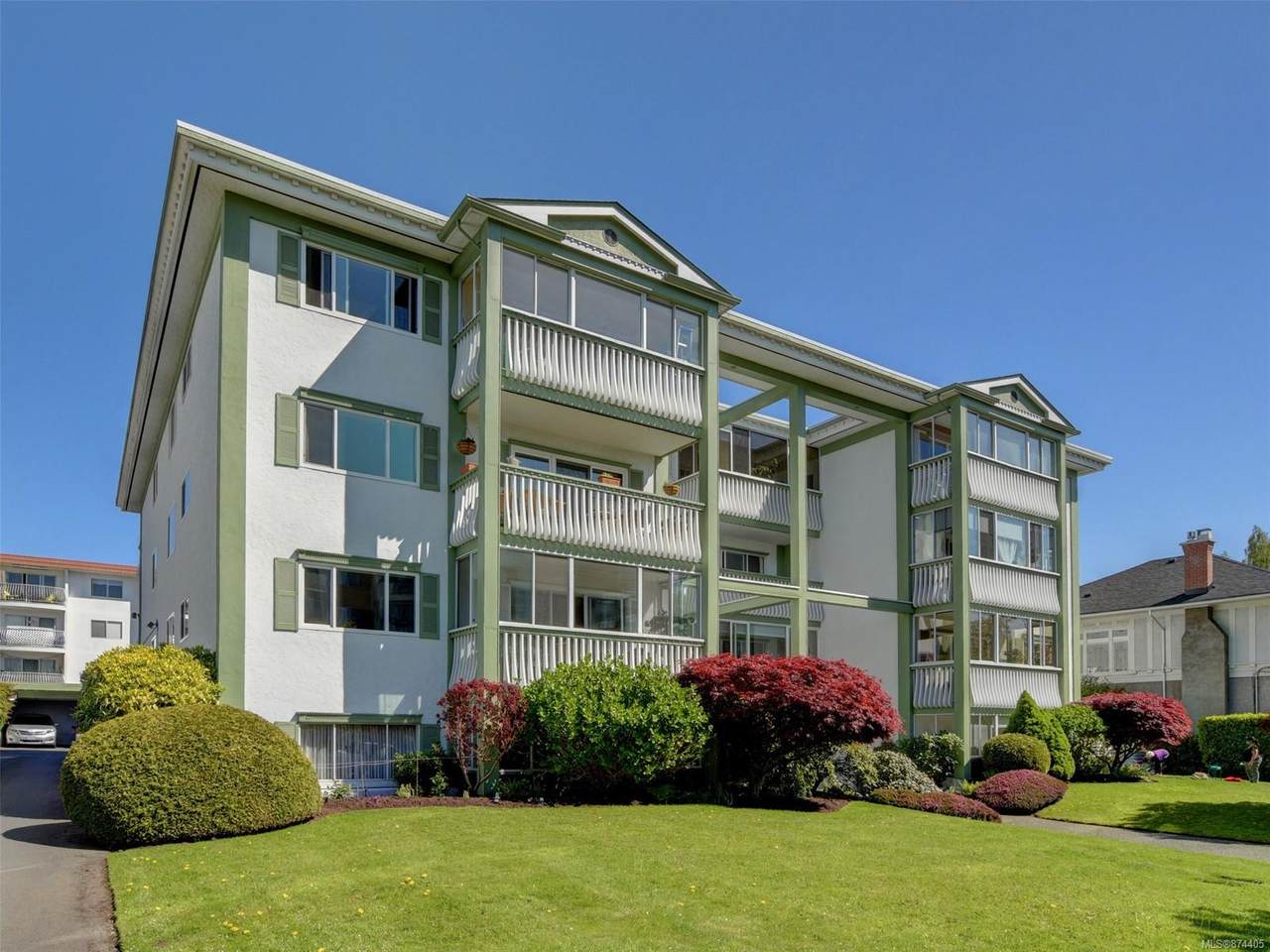 415 Linden Ave - Photo 1