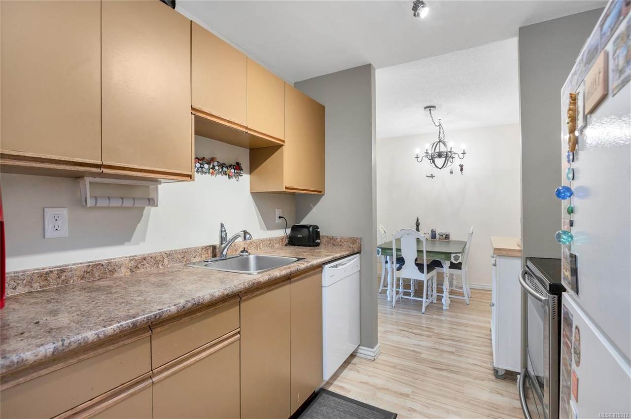 585 Dogwood St - Photo 1