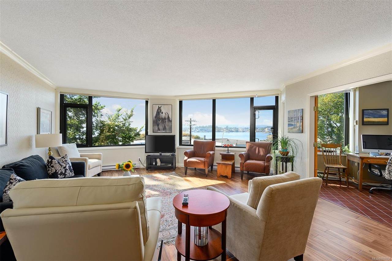 104 Dallas Rd - Photo 1