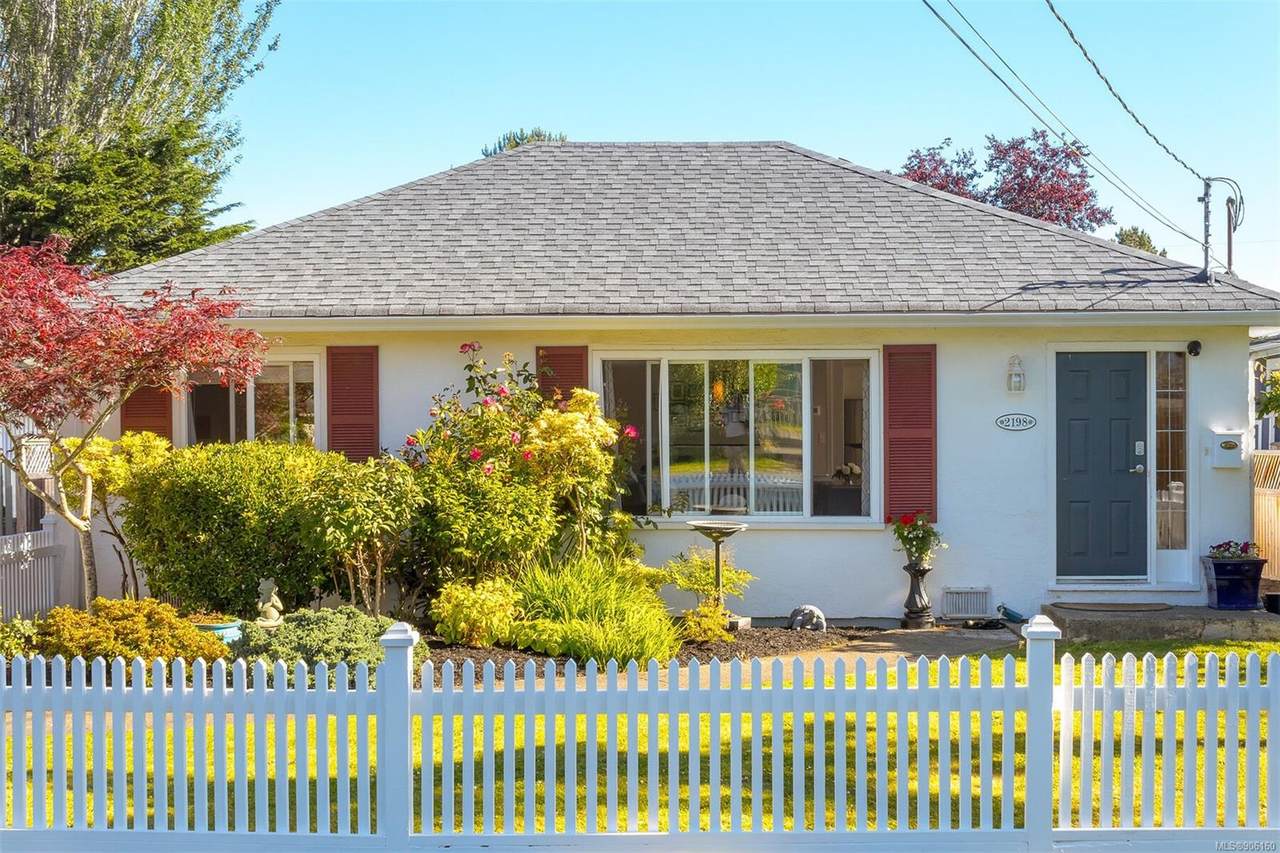 2198 Malaview Ave - Photo 1