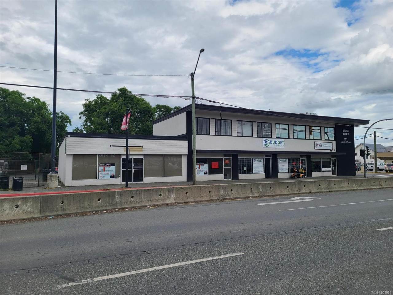 301 Festubert St - Photo 1