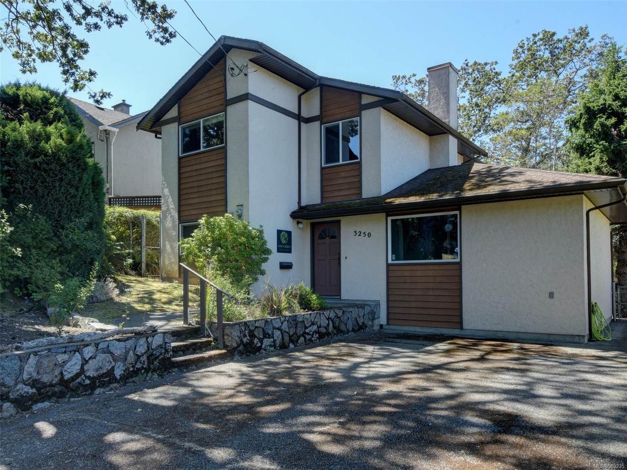 3250 Bellevue Rd - Photo 1