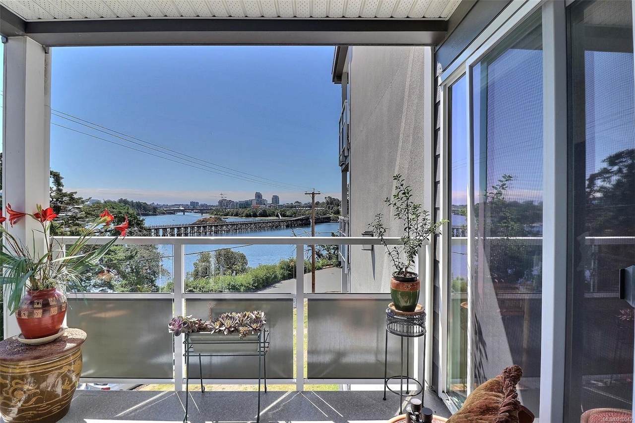2930 Washington Ave - Photo 1