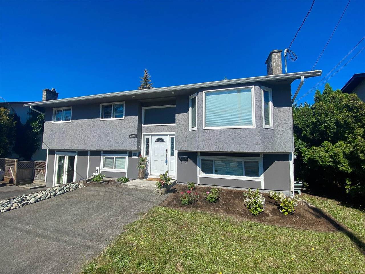 4460 Majestic Dr - Photo 1