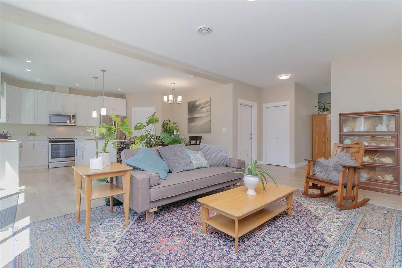 929 Blakeon Pl - Photo 1