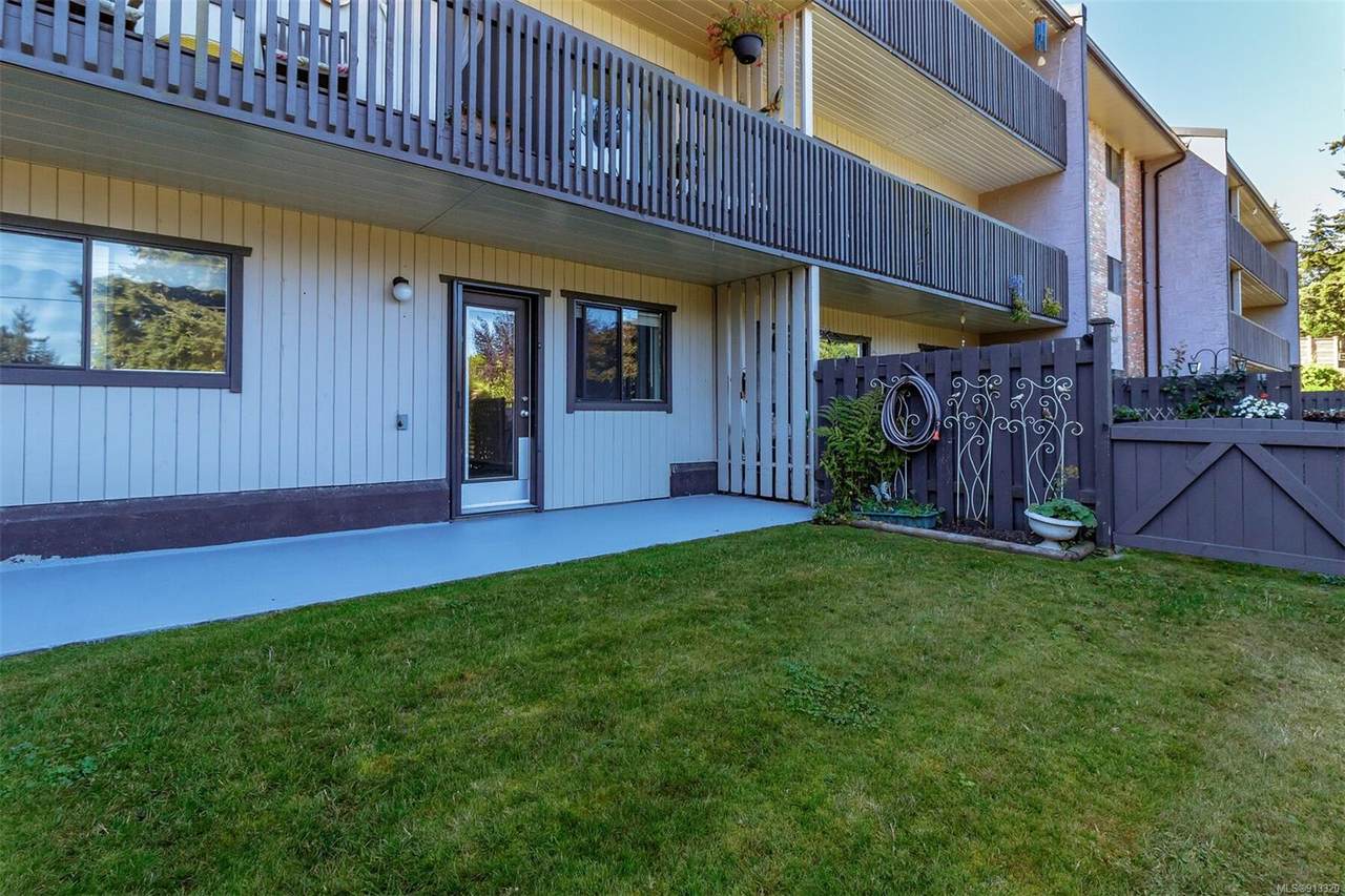 130 Sunningdale Rd - Photo 1